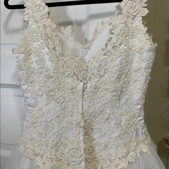 Signature Cream White Lace Sleeveless A-Line Maxi Wedding Dress - Picture 6 of 9